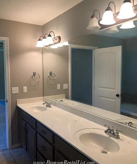 370 S Woods Way — Photo 12