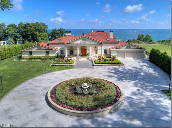 11518 Harbor View Dr, Cleveland, OH 44102