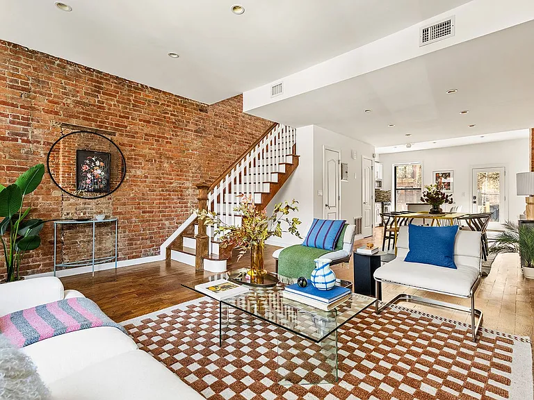 418 Halsey St #2 — Photo 2