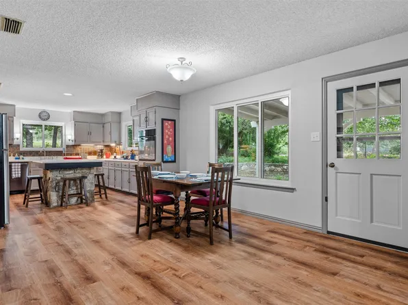 3411 Trails End Rd, Burleson, TX 76028