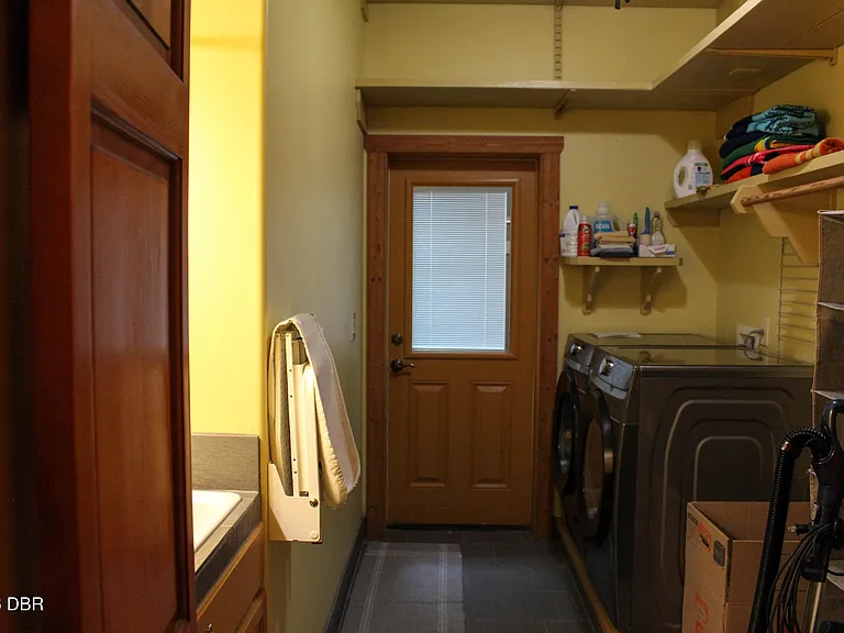 100 Peterson Ct — Photo 16