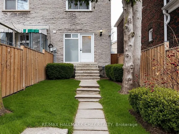 48 Carr St, Toronto, ON M5T 1B7