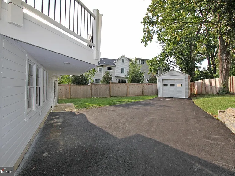 233 E Montgomery Ave — Photo 13