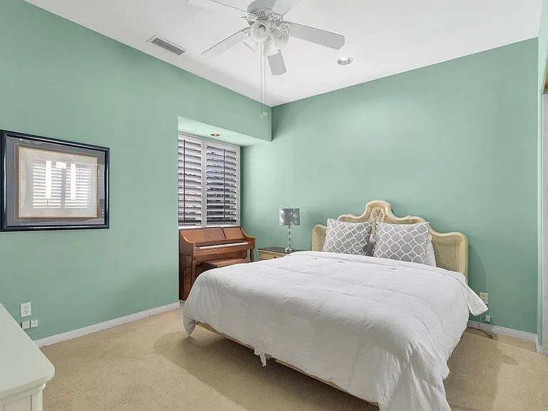 8 Macbeth Ct — Photo 25