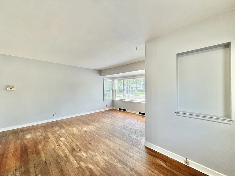 1353 Euclid Ave — Photo 16