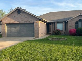 1476 E Powell St, Springfield, MO 65804