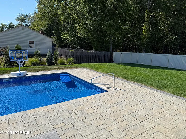 484 Branchport Ave — Photo 16