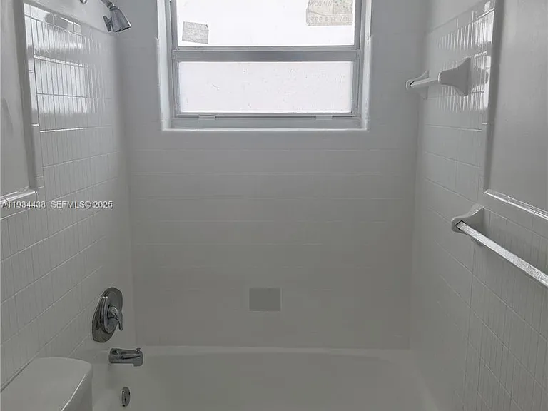621 SW 15th Ave #4 — Photo 14