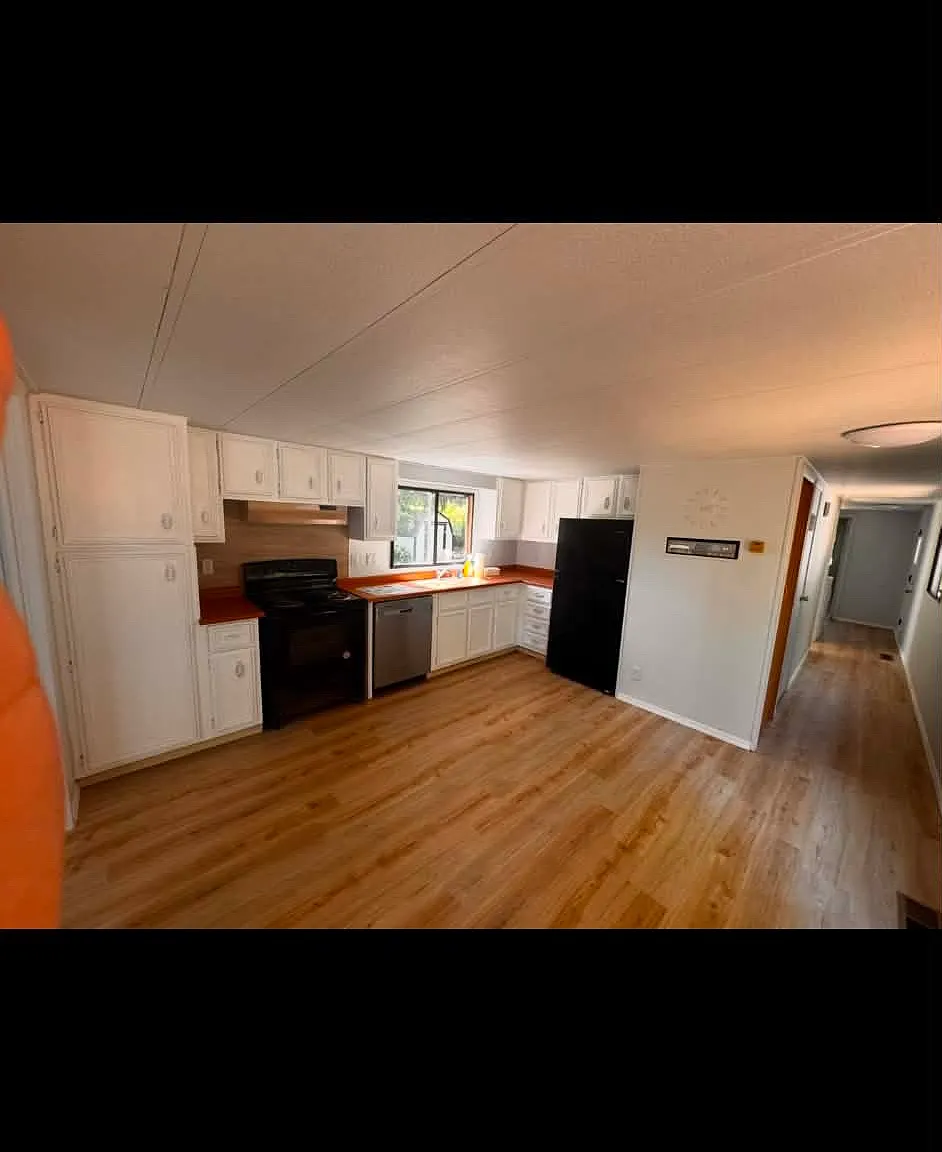 2 bed, 924 sqft, $2,100 — Photo 2