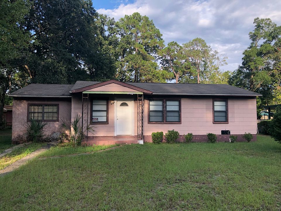 1st image of 221 E Highland Dr