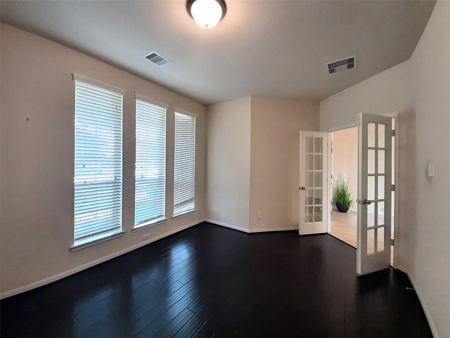 5 bed, 4.5 bath, 3405 sqft, $3,795 — Photo 3