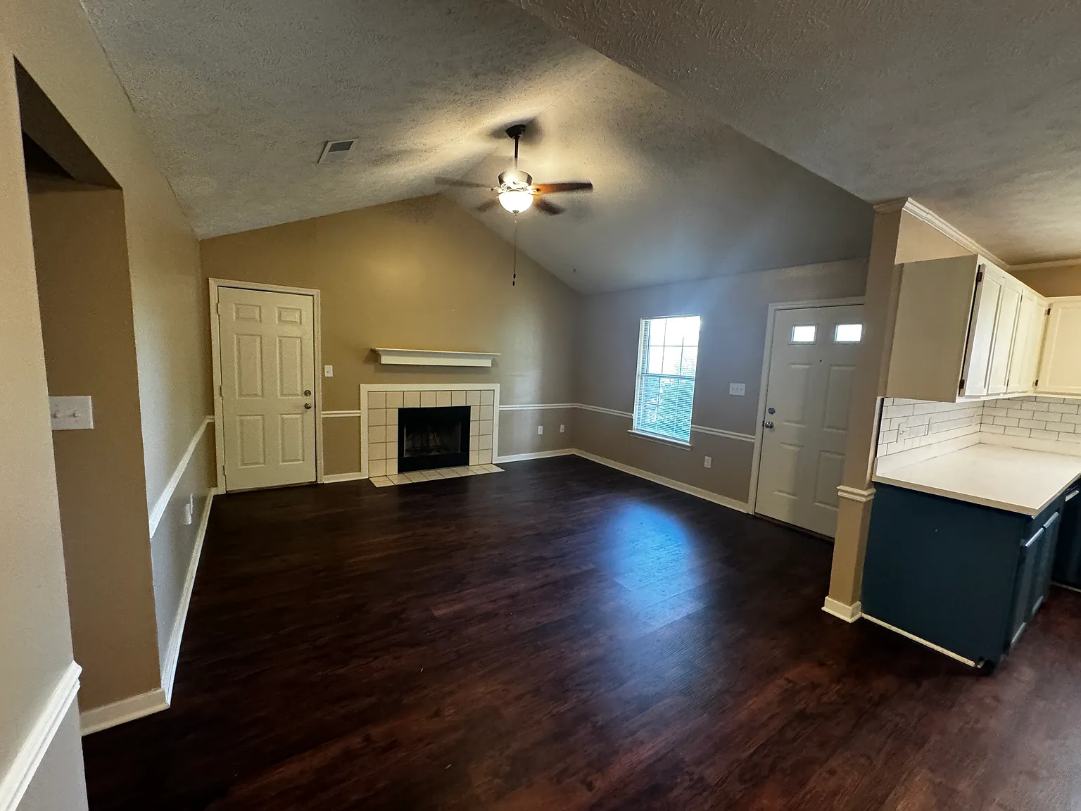 3 bed, 1100 sqft, $1,550 — Photo 2