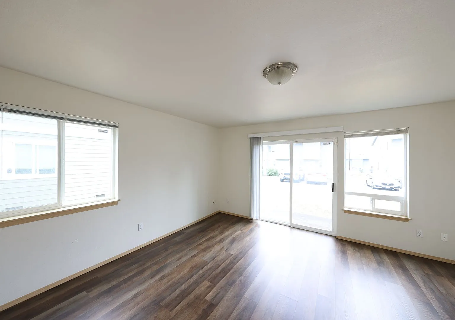 2 Bed 1.5 Bathroom - Large Floor Plan - NAS Whidbey - Pet Friendly — Photo 3