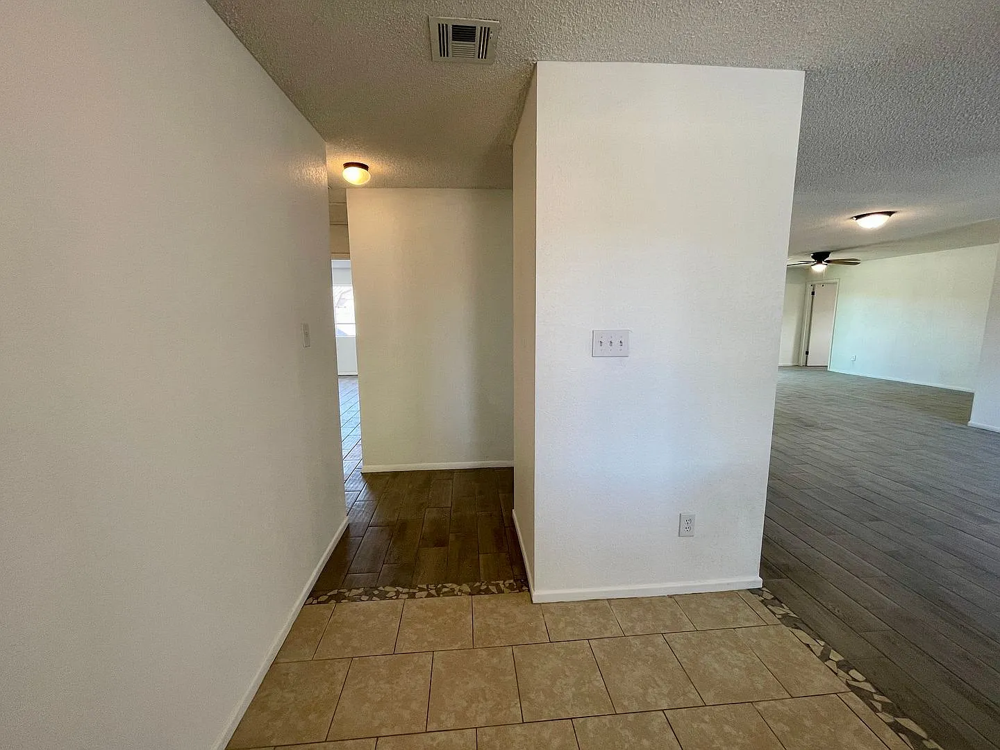 4 Bedroom in Mountain View-11348 E 24th Ln — Photo 3
