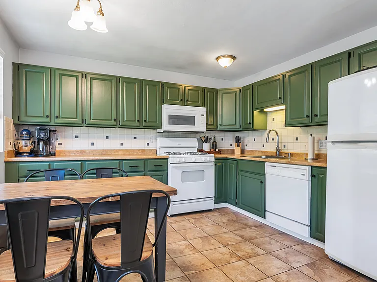 23 Edgelawn Ave #6 — Photo 5