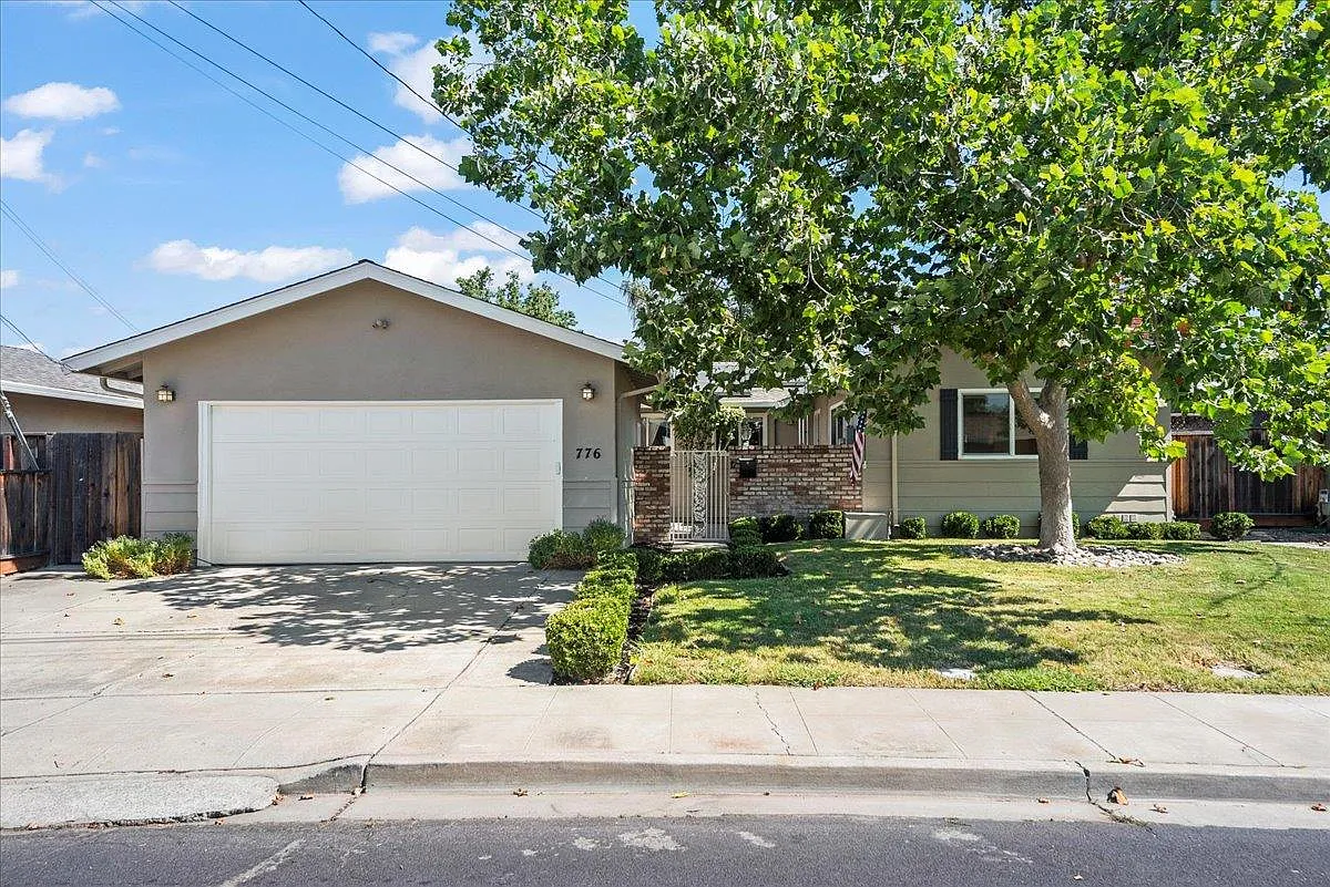 776 Laurel Dr photo 1