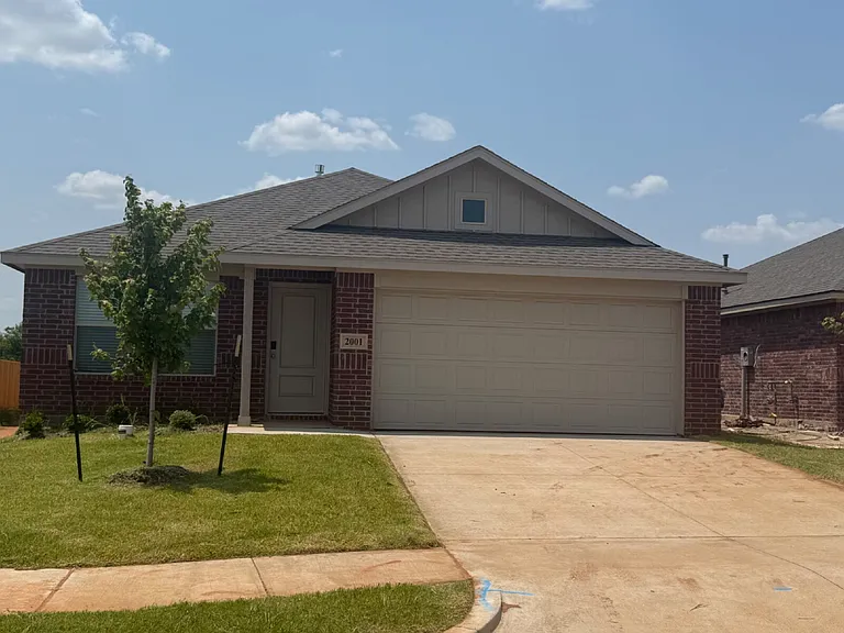 2001 Chestnut Oak Ct — Photo 2