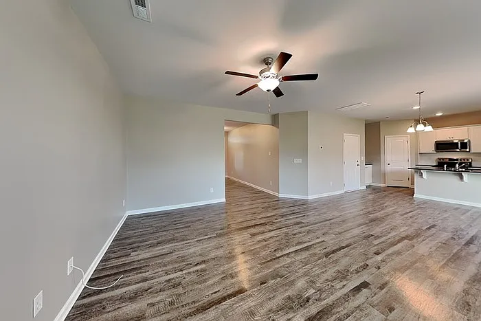 1045 Cloverdale Ct — Photo 4