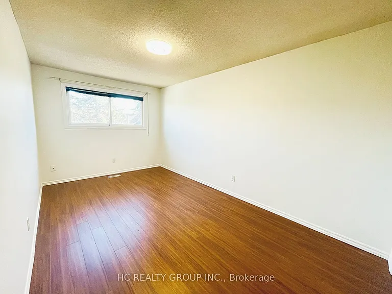37 Page Cres — Photo 16