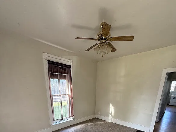 3 bed, 960 sqft, $995 — Photo 2