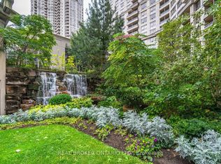3880 Duke Of York Blvd #2803, Mississauga, ON L5B 4M7