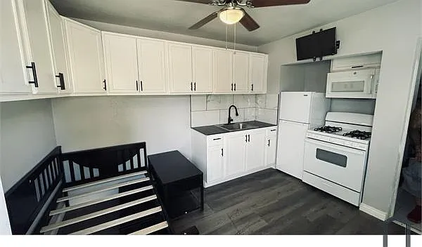 Studio, 200 sqft, $1,200 — Photo 1