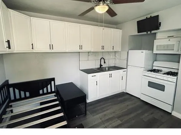 2984 E Nevada Ave, Fresno, CA 93701