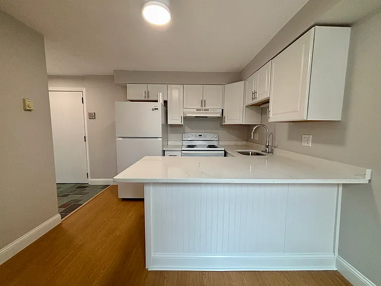 440 Hanover St #5A — Photo 2