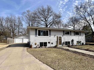 516 N 5th St, Muscoda, WI 53573