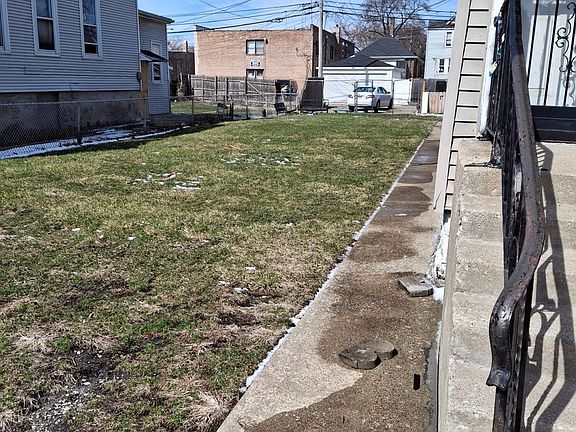 2nd image of 864 E 87th Pl
