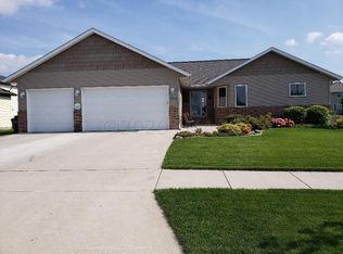 1024 38th St S, Moorhead, MN 56560