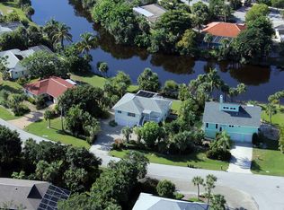 617 E Rocks Dr, Sanibel, FL 33957