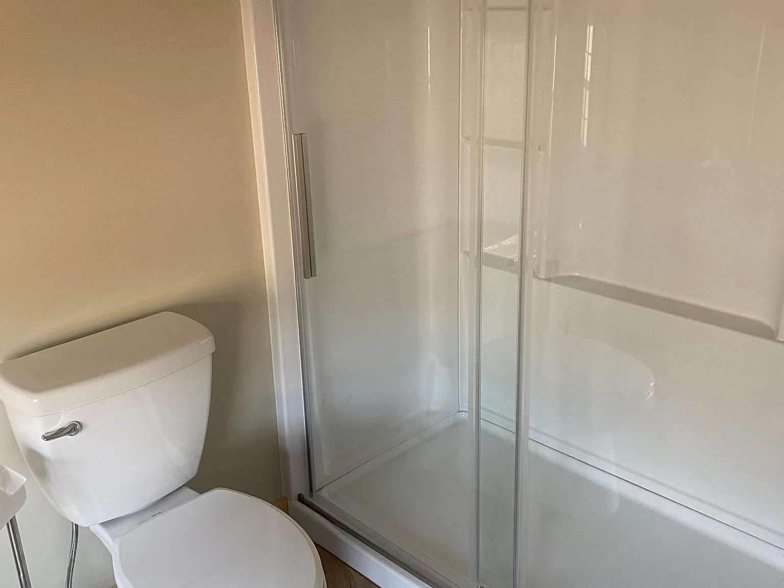 1 bed, 450 sqft, $1,900 — Photo 2
