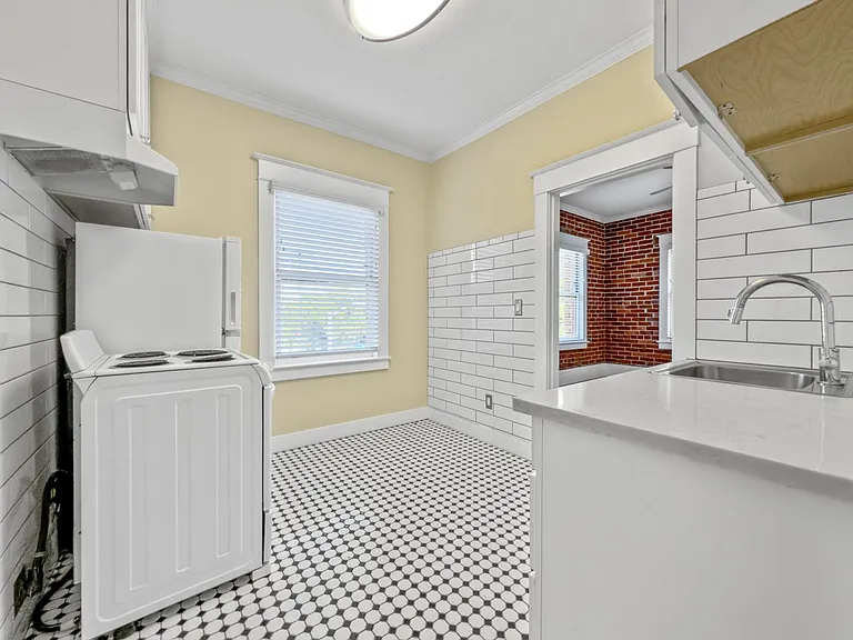 810 NE Couch St — Photo 14