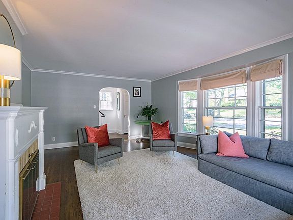 Bay Window overlooking grass median