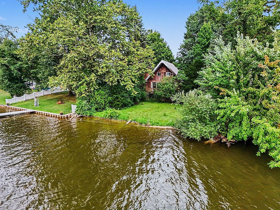 1st image of 60640 Shoreline Dr