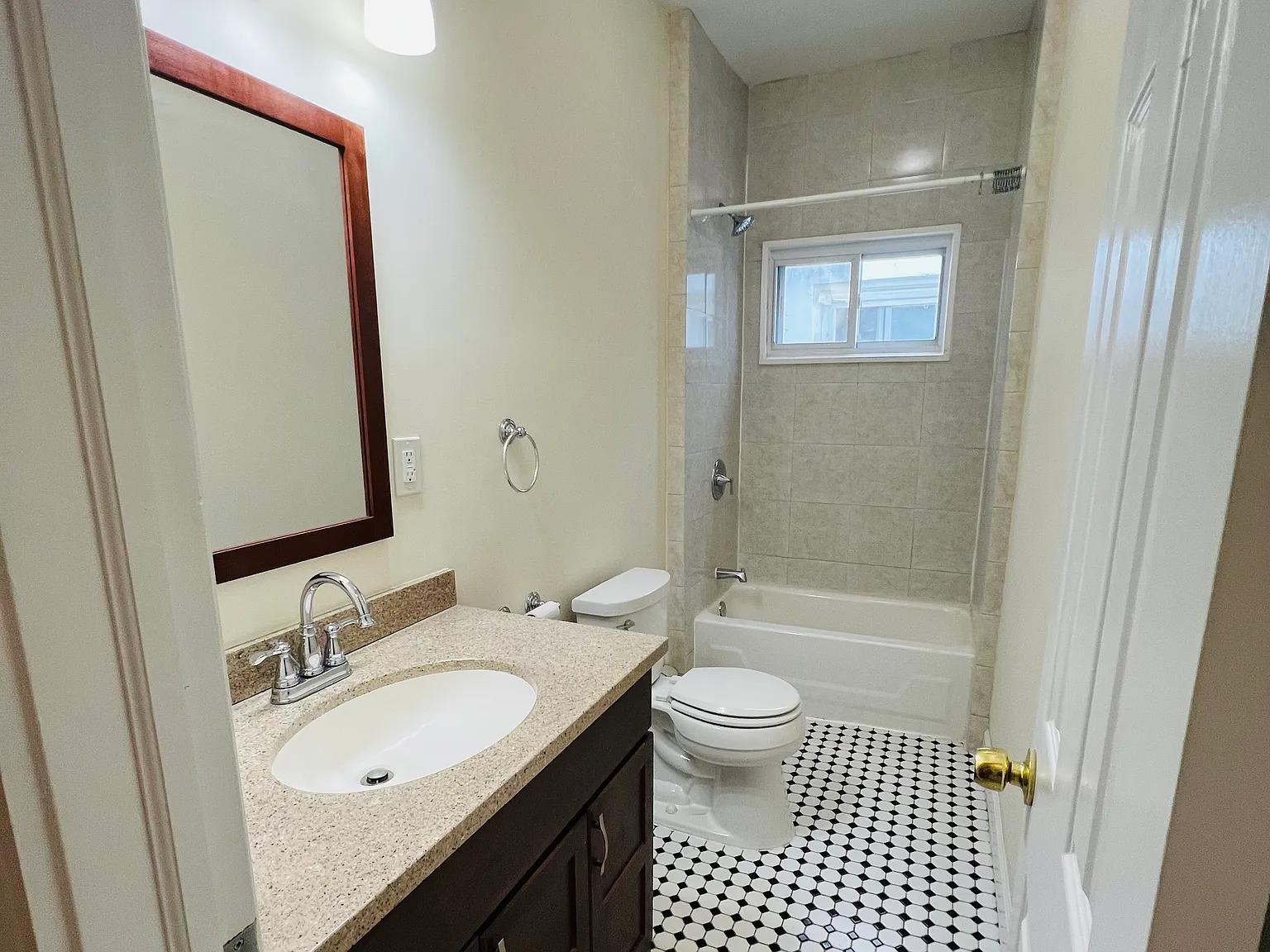 31 Elm St — Photo 4