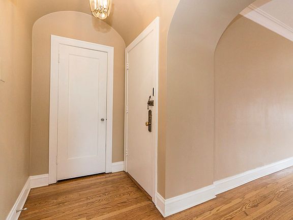 4th image of 2515 W Farragut Ave APT 3