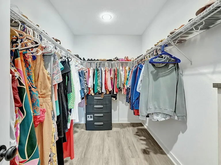 601 NE Waters Edge Ln — Photo 35