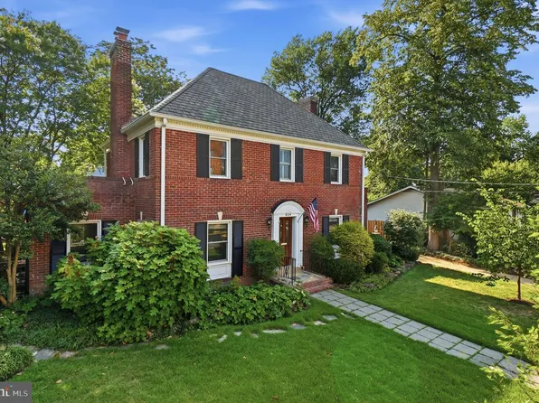 824 S Courthouse Rd, Arlington, VA 22204