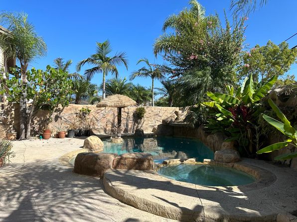 10490 Rose Ann Cir, Cypress, CA 90630