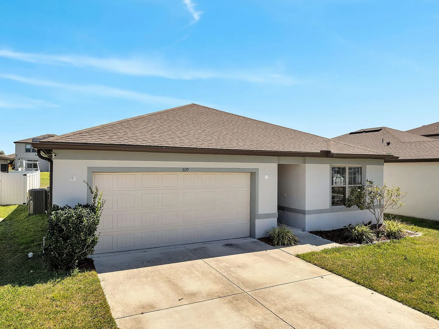 Lovely 4/2 in Davenport! Available now! — Photo 3