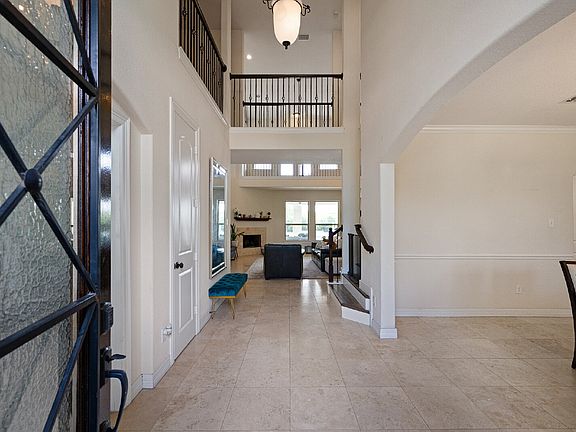 2nd image of 4627 Miramar Dr
