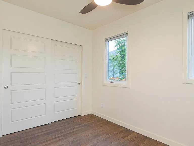 48th Street Apartments — Photo 28