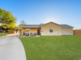 201 Bryan Dr, Jourdanton, TX 78026