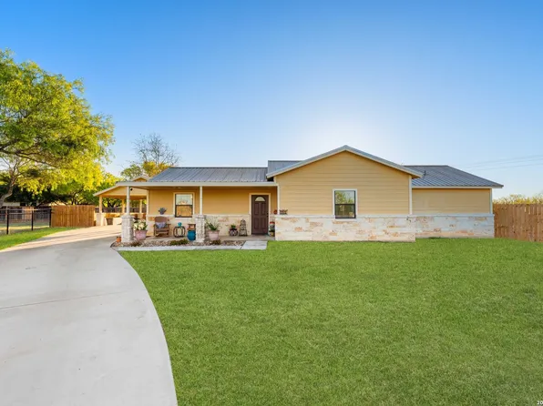 201 Bryan, Jourdanton, TX 78026