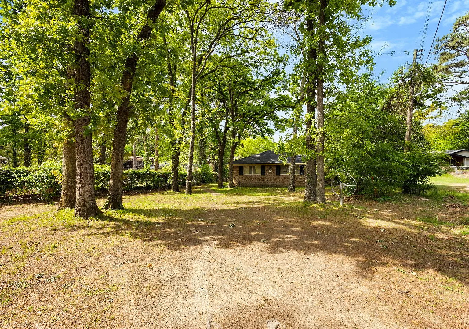 111 Island Park Drive — Photo 1