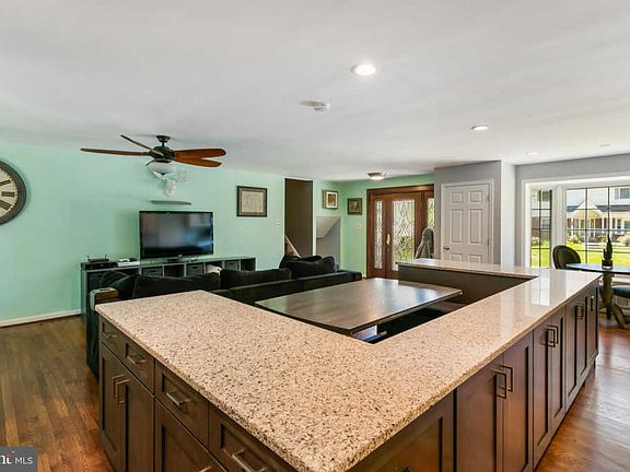 4th image of 8610 Sinon St