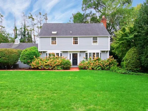 54 Hewlett Lane, Port Washington, NY 11050