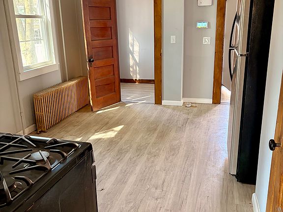 2nd image of 114 Buckingham St #1